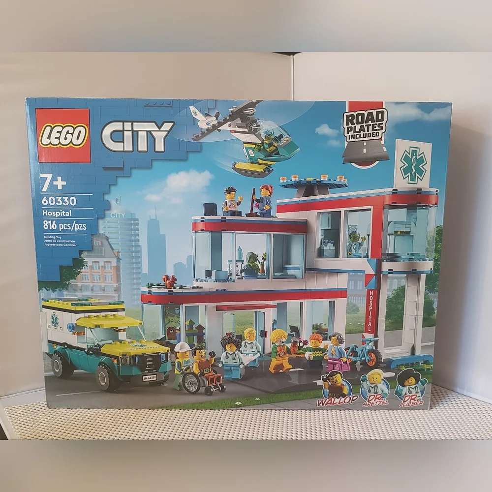 Lego City 60330 Hospital Building Toy Set Road Plates Included NWT Building Toy